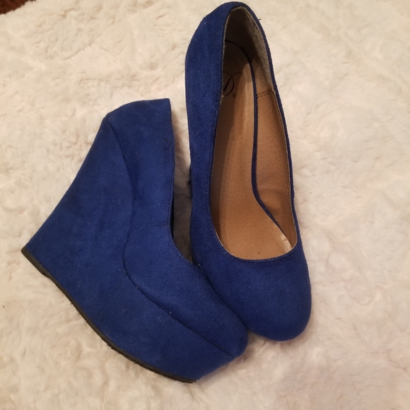 Shoes - Picture 2 of 3